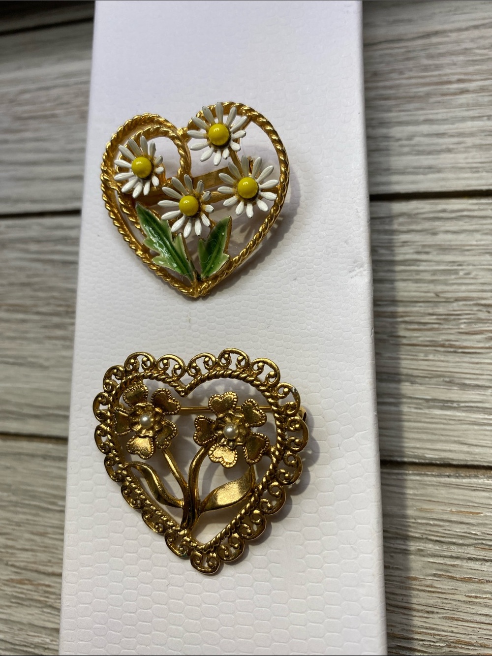 Gold Heart Floral Brooch Set with White & Yellow Enamel Daisies